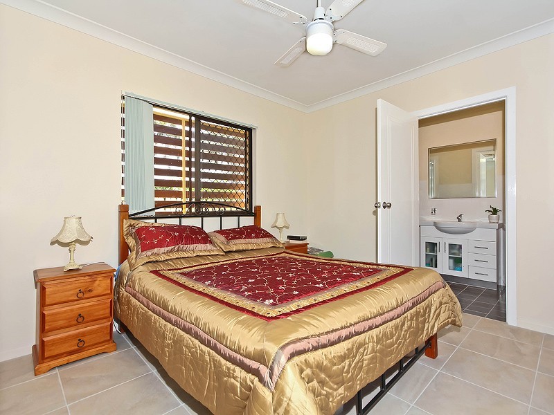 2 Reynolds Street, Carindale QLD 4152