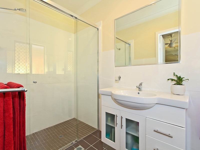 2 Reynolds Street, Carindale QLD 4152