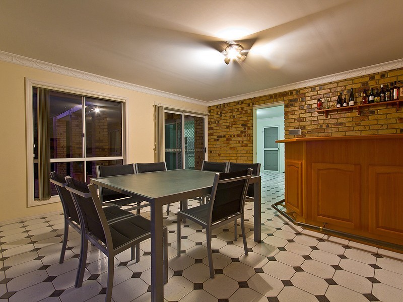 147 Scrub Road, Carindale QLD 4152