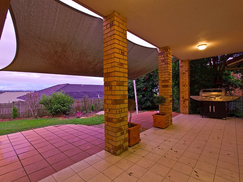 147 Scrub Road, Carindale QLD 4152