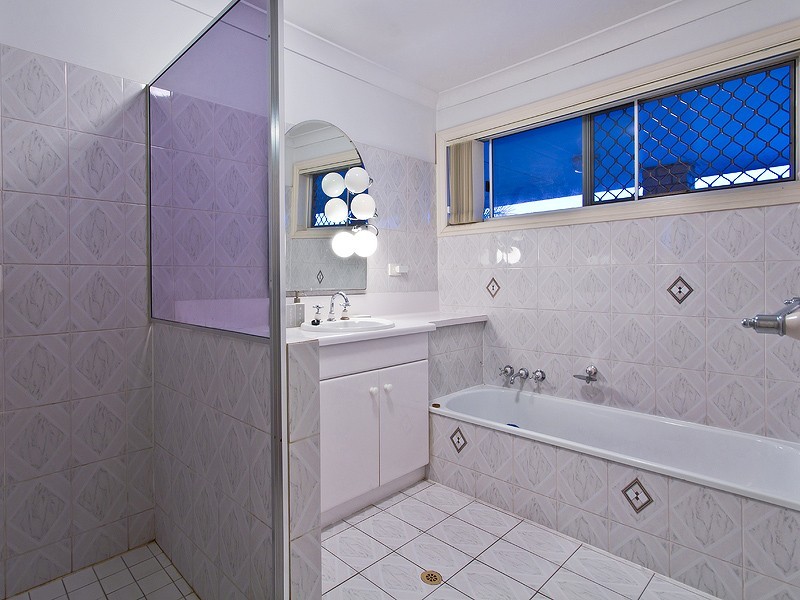 147 Scrub Road, Carindale QLD 4152