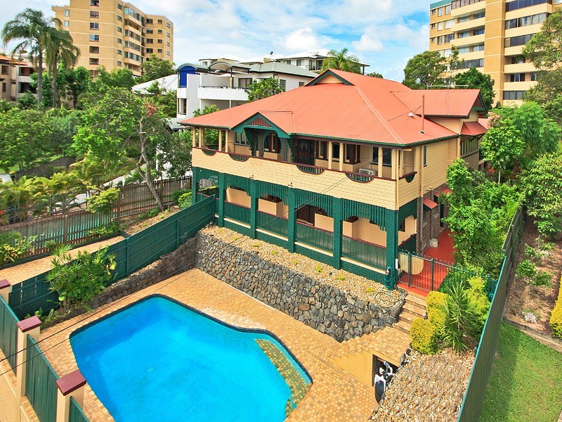 32 Norman Crescent, Norman Park QLD 4170