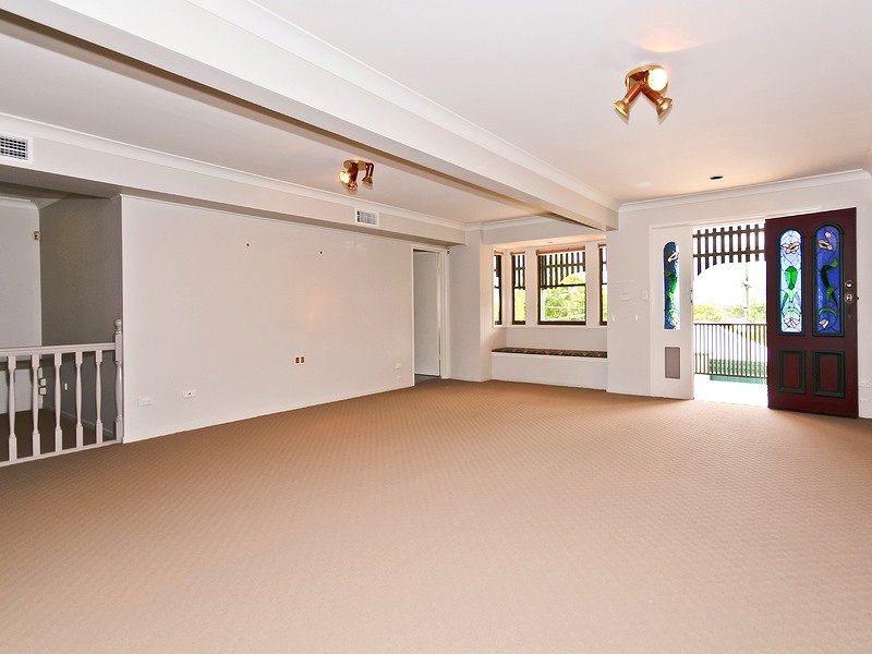 32 Norman Crescent, Norman Park QLD 4170