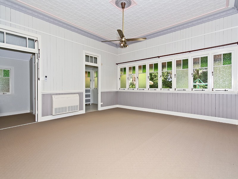 32 Norman Crescent, Norman Park QLD 4170