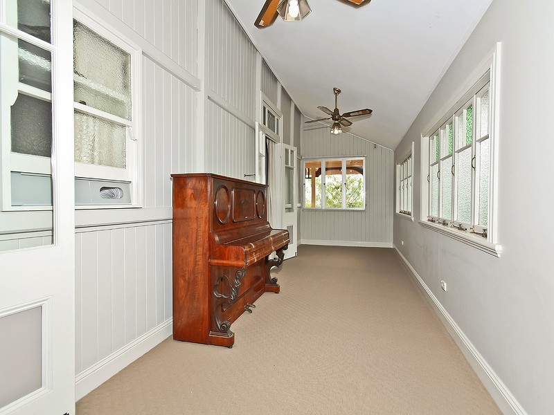 32 Norman Crescent, Norman Park QLD 4170