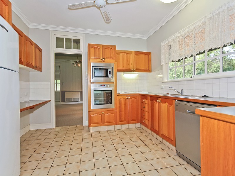 32 Norman Crescent, Norman Park QLD 4170