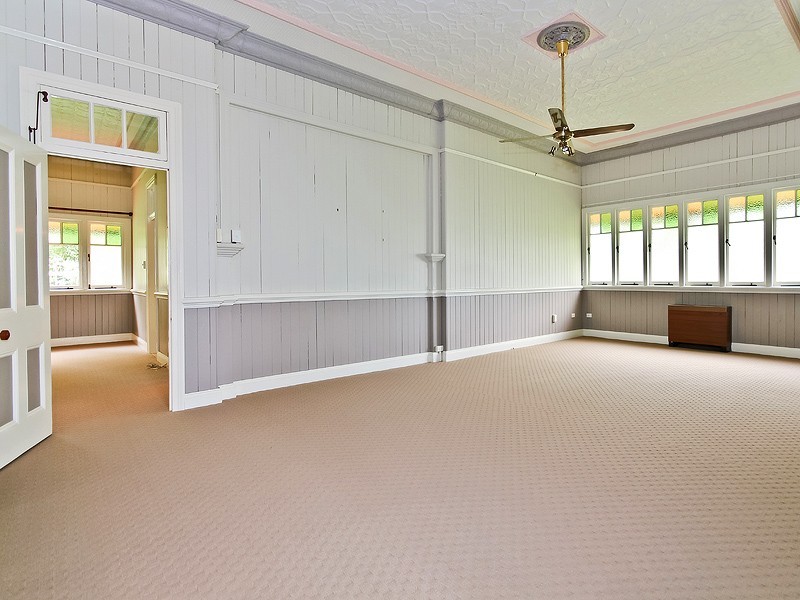 32 Norman Crescent, Norman Park QLD 4170