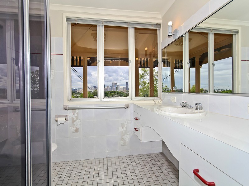 32 Norman Crescent, Norman Park QLD 4170