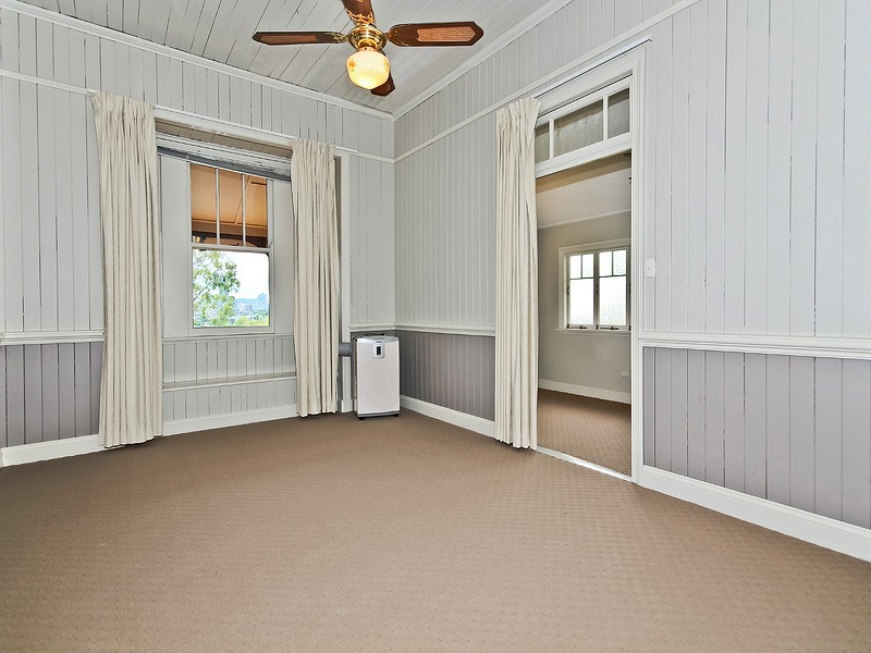 32 Norman Crescent, Norman Park QLD 4170