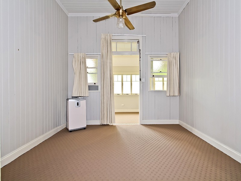 32 Norman Crescent, Norman Park QLD 4170