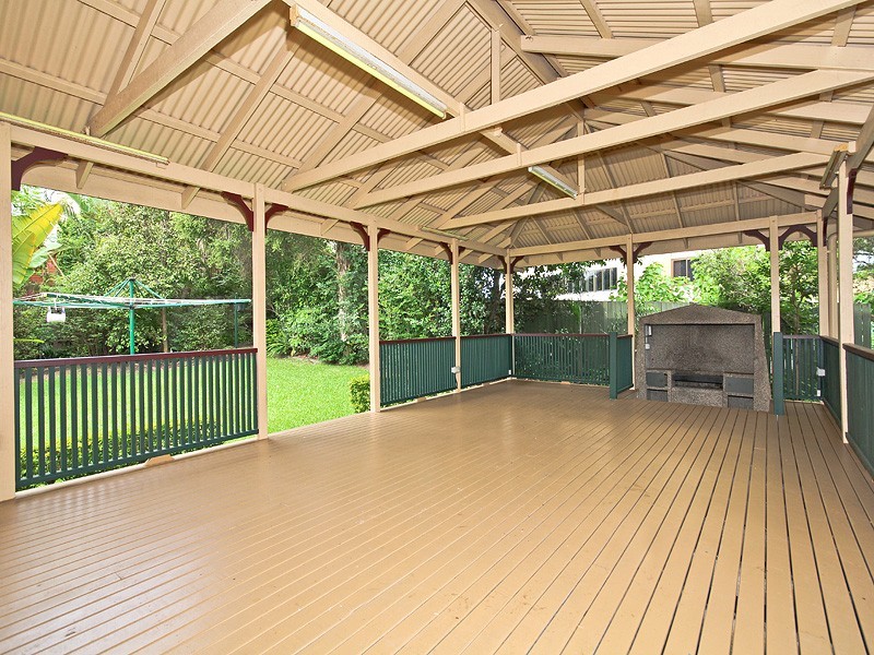 32 Norman Crescent, Norman Park QLD 4170