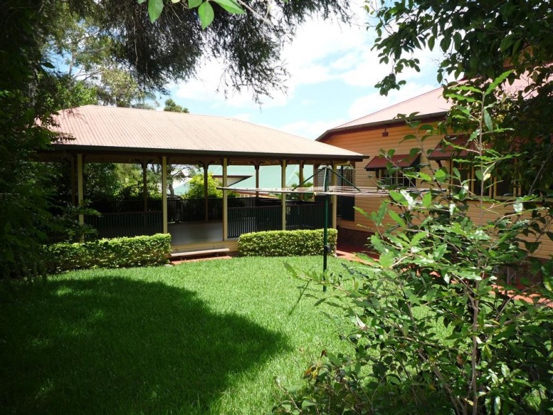 32 Norman Crescent, Norman Park QLD 4170