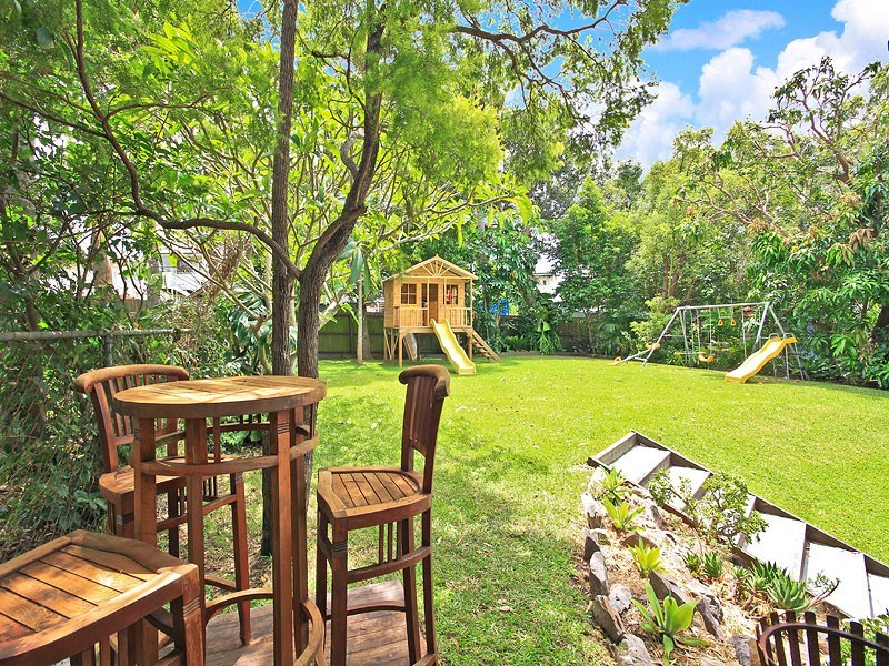 18 First Street, Camp Hill QLD 4152