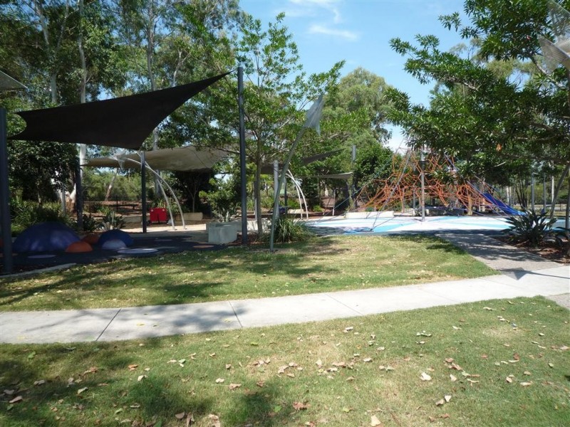 45 Bedivere Street, Carindale QLD 4152