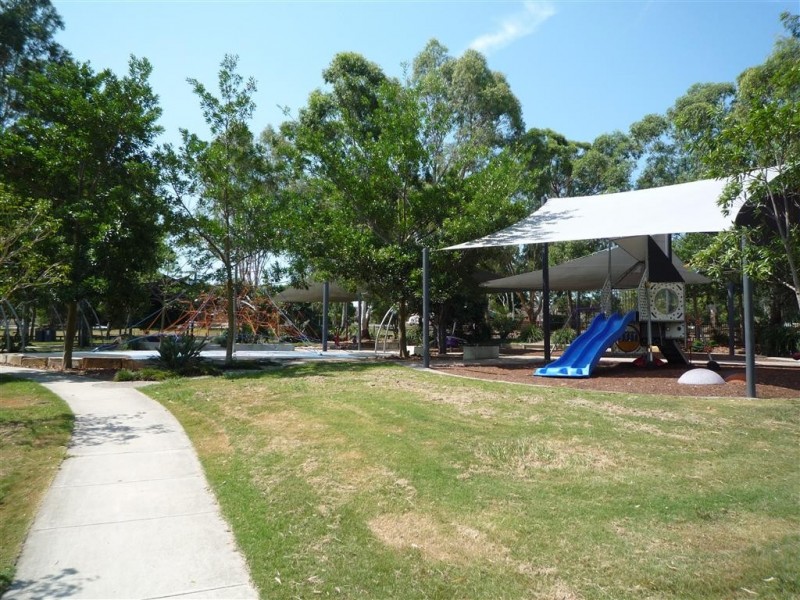 45 Bedivere Street, Carindale QLD 4152