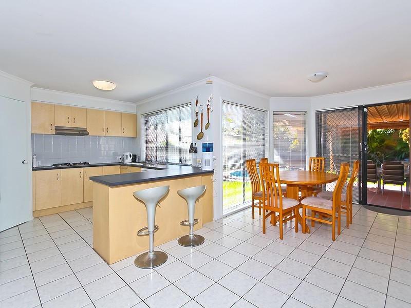 15 Coventry Circuit, Carindale QLD 4152