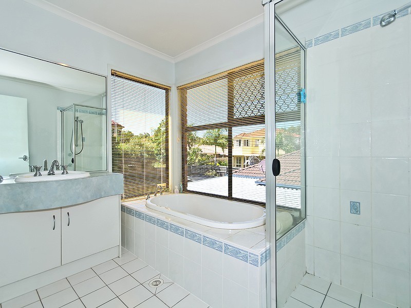 15 Coventry Circuit, Carindale QLD 4152