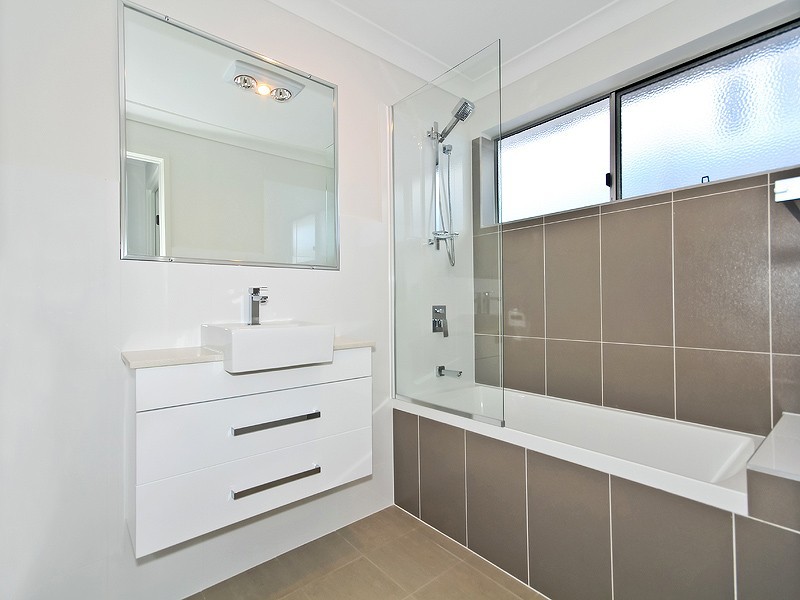 9 Adelaide Street, Carina QLD 4152