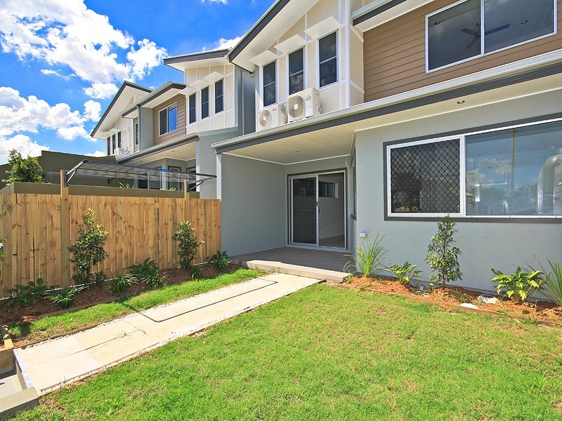 9 Adelaide Street, Carina QLD 4152