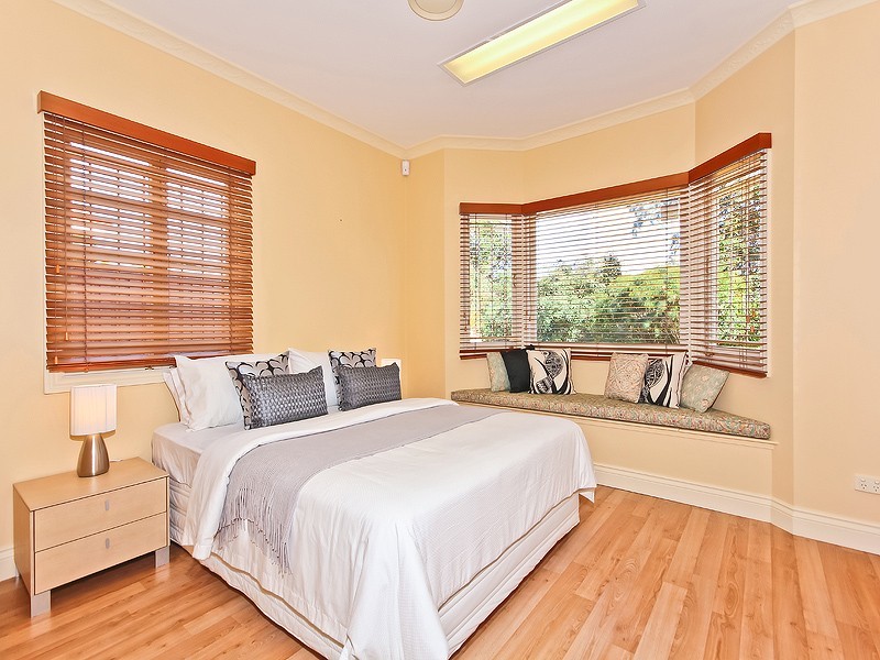 100 Sirius Street, Coorparoo QLD 4151