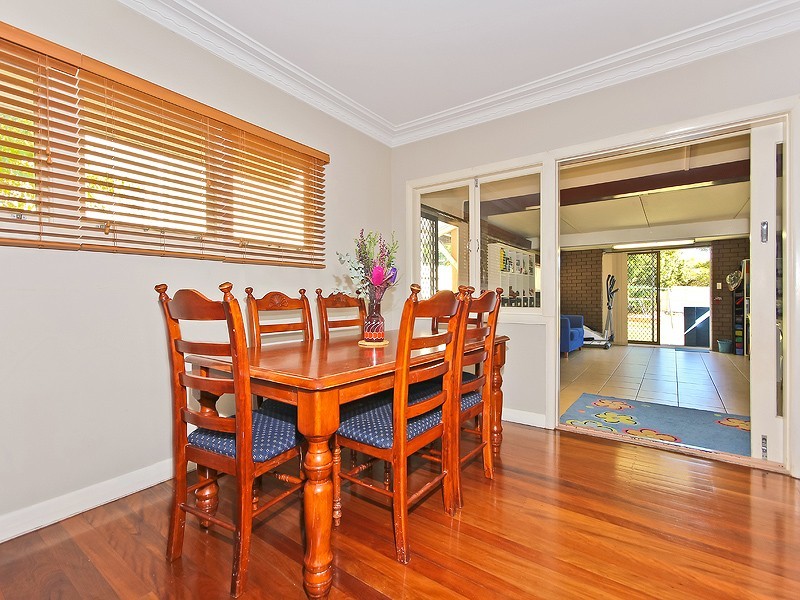 39 Bonneville Street, Holland Park West QLD 4121