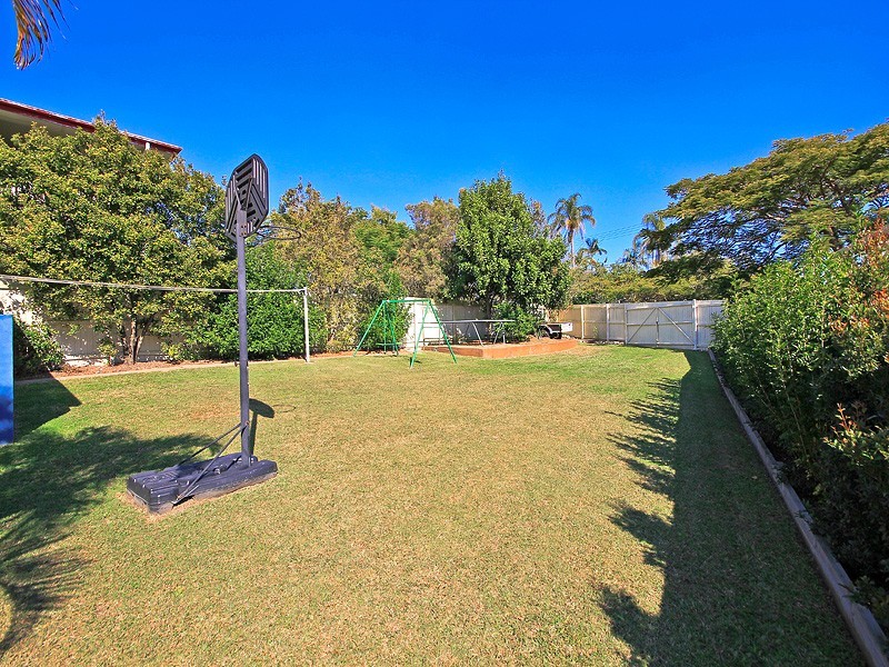 39 Bonneville Street, Holland Park West QLD 4121