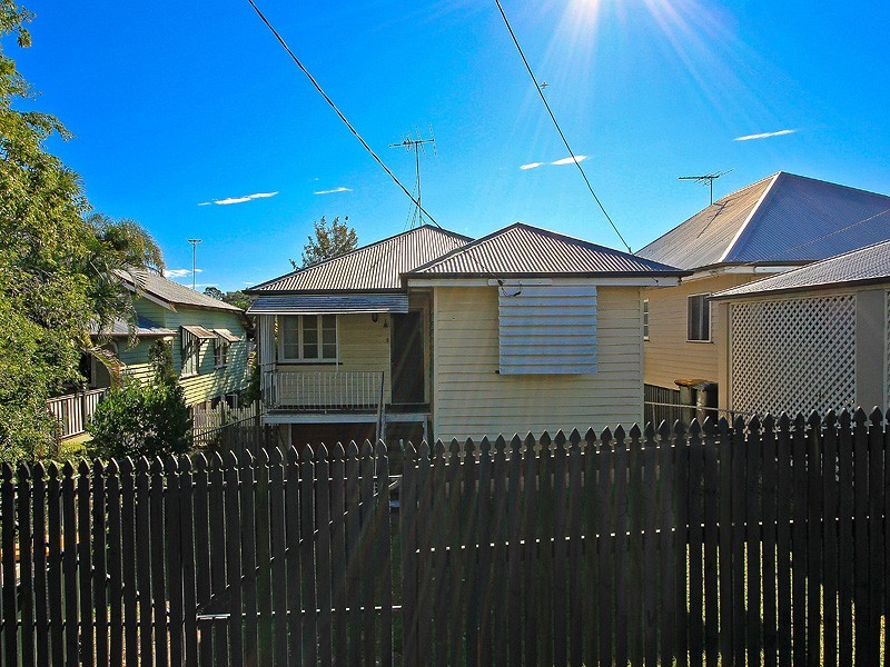 140 Macrossan Avenue, Norman Park QLD 4170