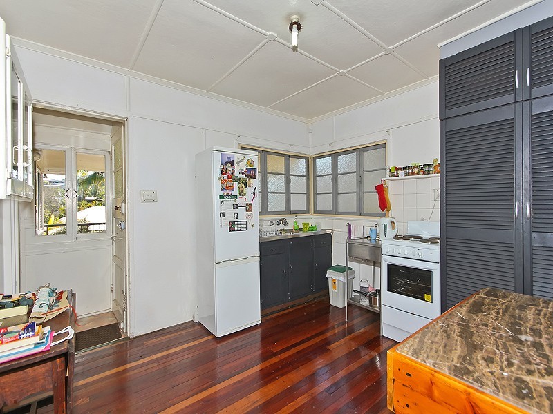 140 Macrossan Avenue, Norman Park QLD 4170