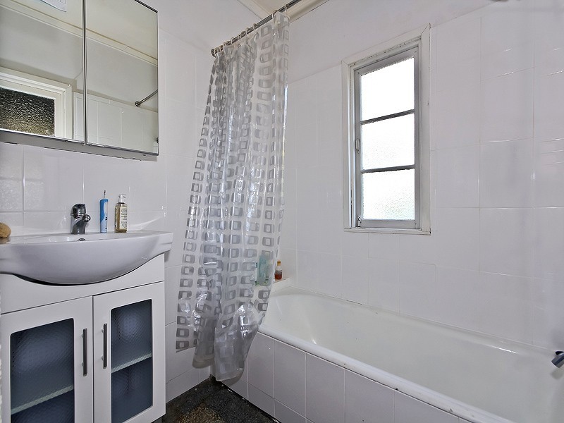 140 Macrossan Avenue, Norman Park QLD 4170