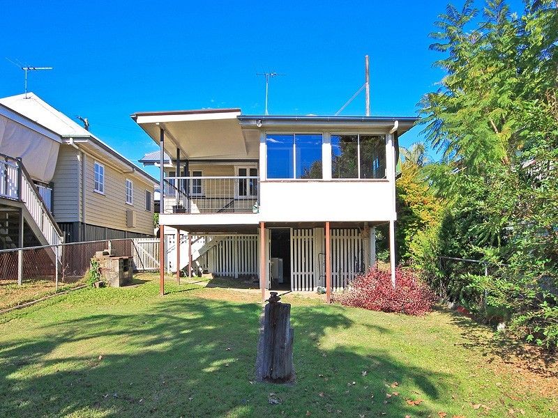 140 Macrossan Avenue, Norman Park QLD 4170