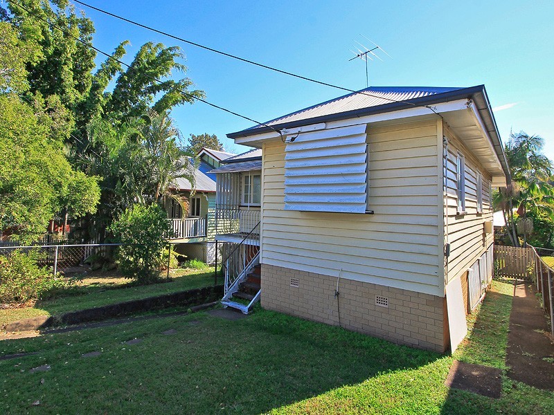 140 Macrossan Avenue, Norman Park QLD 4170