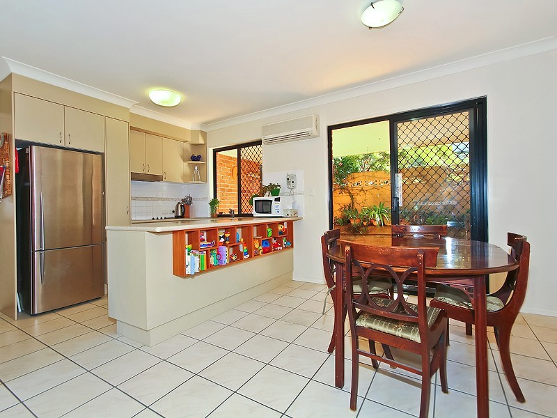 2/9 Hill Crescent, Carina Heights QLD 4152