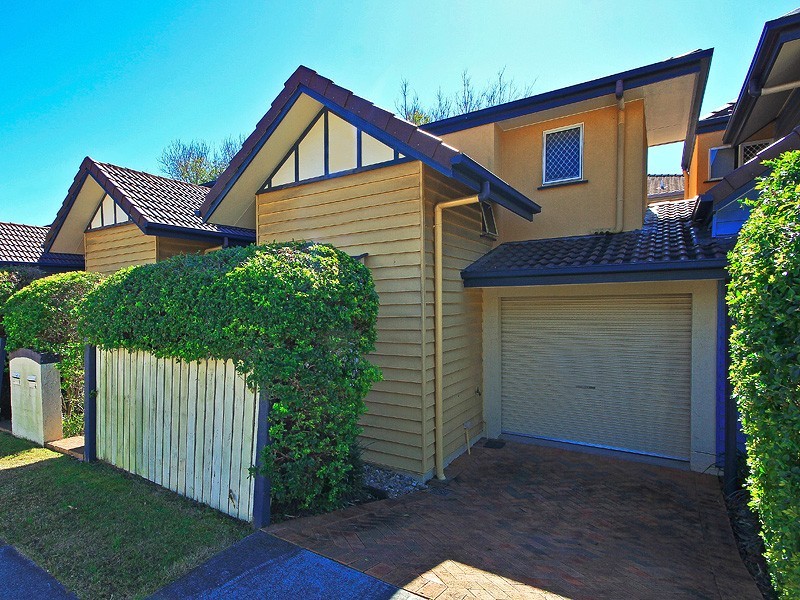4/53 Knowsley Street, Greenslopes QLD 4120