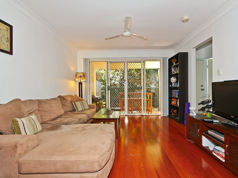 4/53 Knowsley Street, Greenslopes QLD 4120
