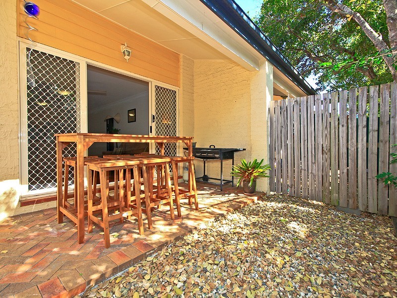 4/53 Knowsley Street, Greenslopes QLD 4120