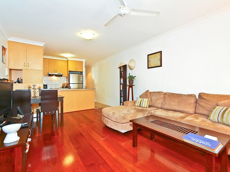 4/53 Knowsley Street, Greenslopes QLD 4120