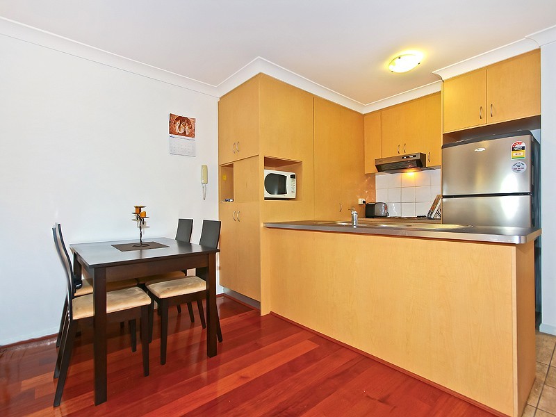 4/53 Knowsley Street, Greenslopes QLD 4120