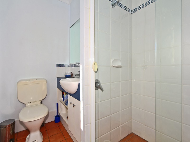 4/53 Knowsley Street, Greenslopes QLD 4120