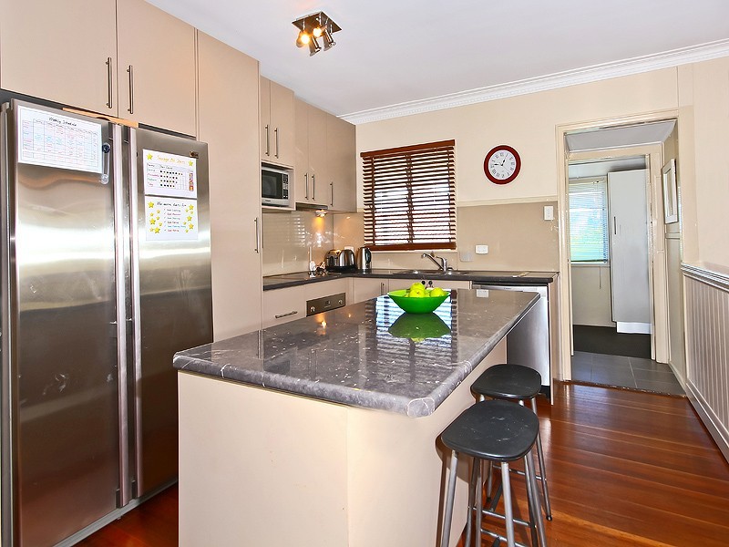 19 Kennington Road, Camp Hill QLD 4152