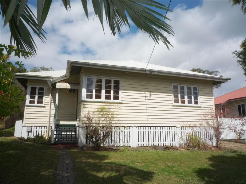 127 Beddoes Street, Holland Park QLD 4121