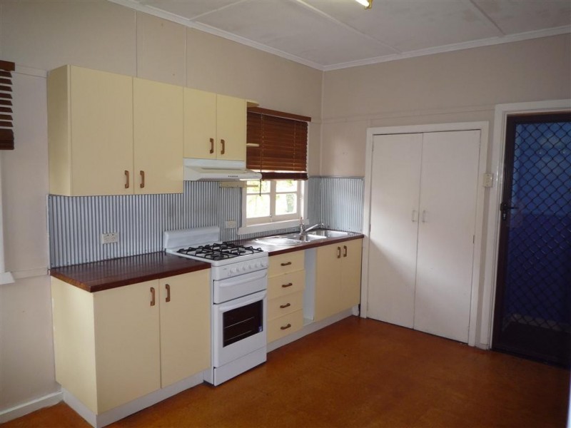 127 Beddoes Street, Holland Park QLD 4121