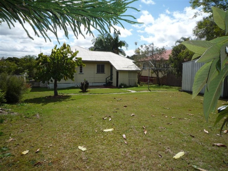 127 Beddoes Street, Holland Park QLD 4121