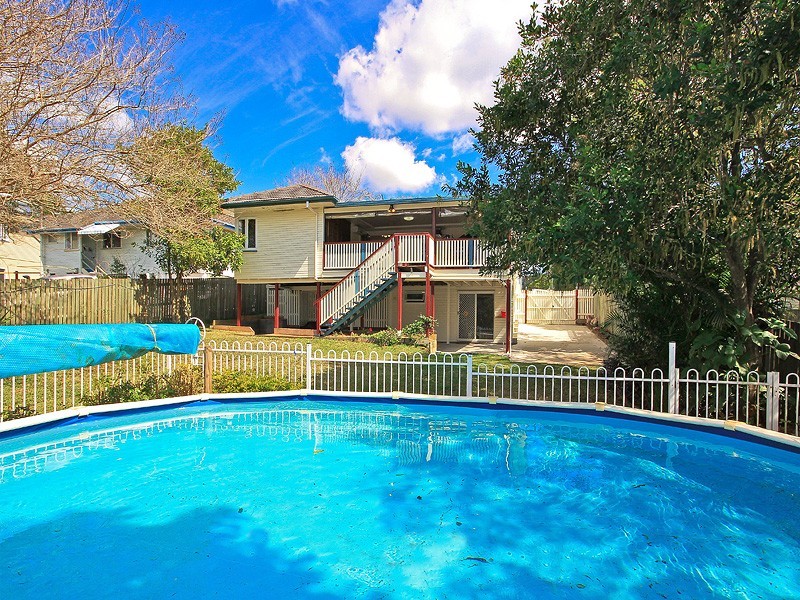 10 Kurts Street, Holland Park West QLD 4121