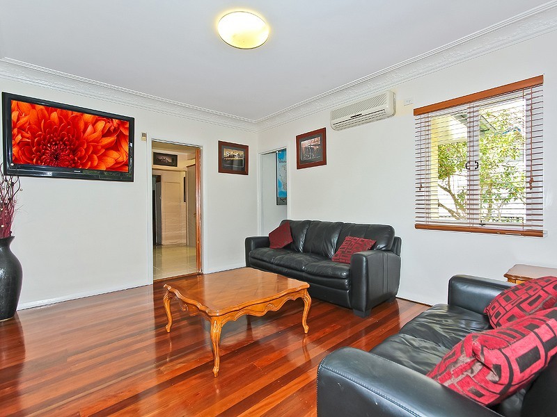 10 Kurts Street, Holland Park West QLD 4121