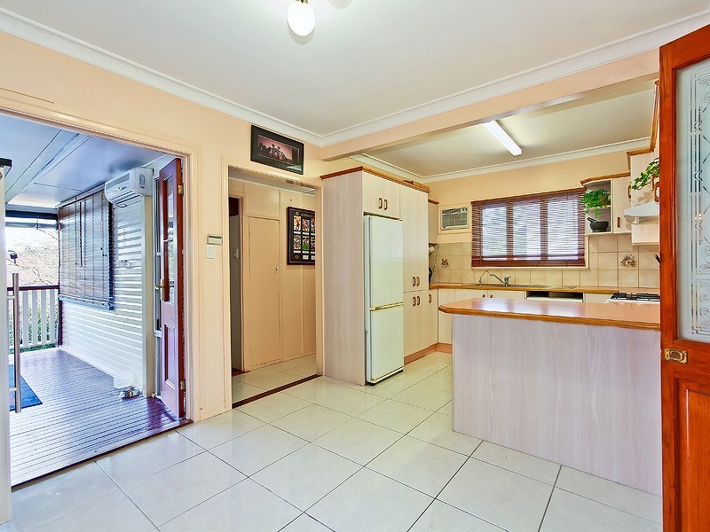 10 Kurts Street, Holland Park West QLD 4121