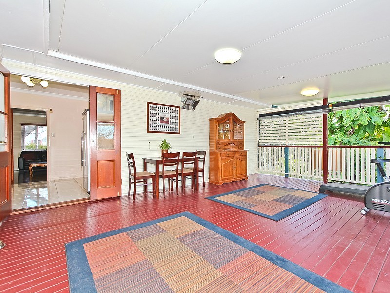 10 Kurts Street, Holland Park West QLD 4121