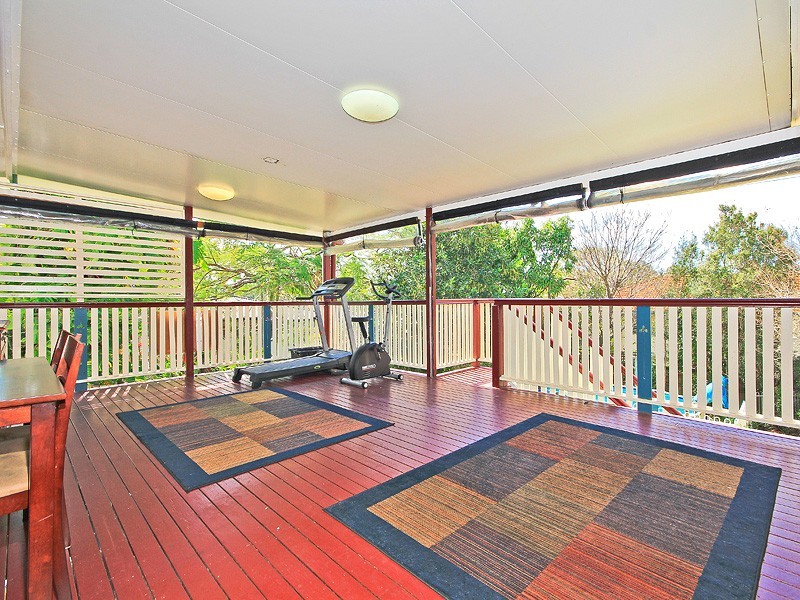 10 Kurts Street, Holland Park West QLD 4121