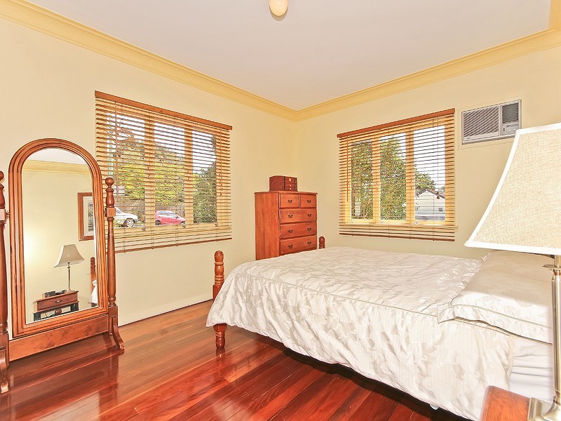10 Kurts Street, Holland Park West QLD 4121