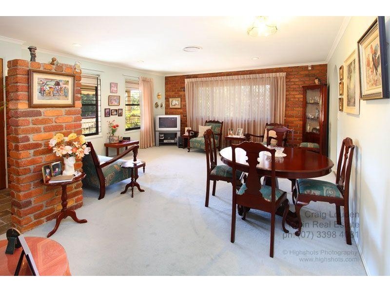 16 Rossmoya Street, Carindale QLD 4152