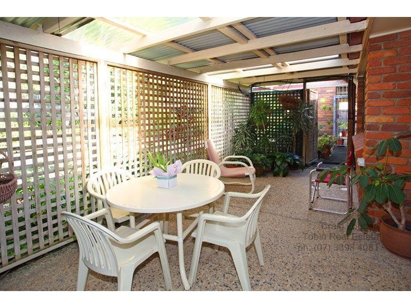 16 Rossmoya Street, Carindale QLD 4152